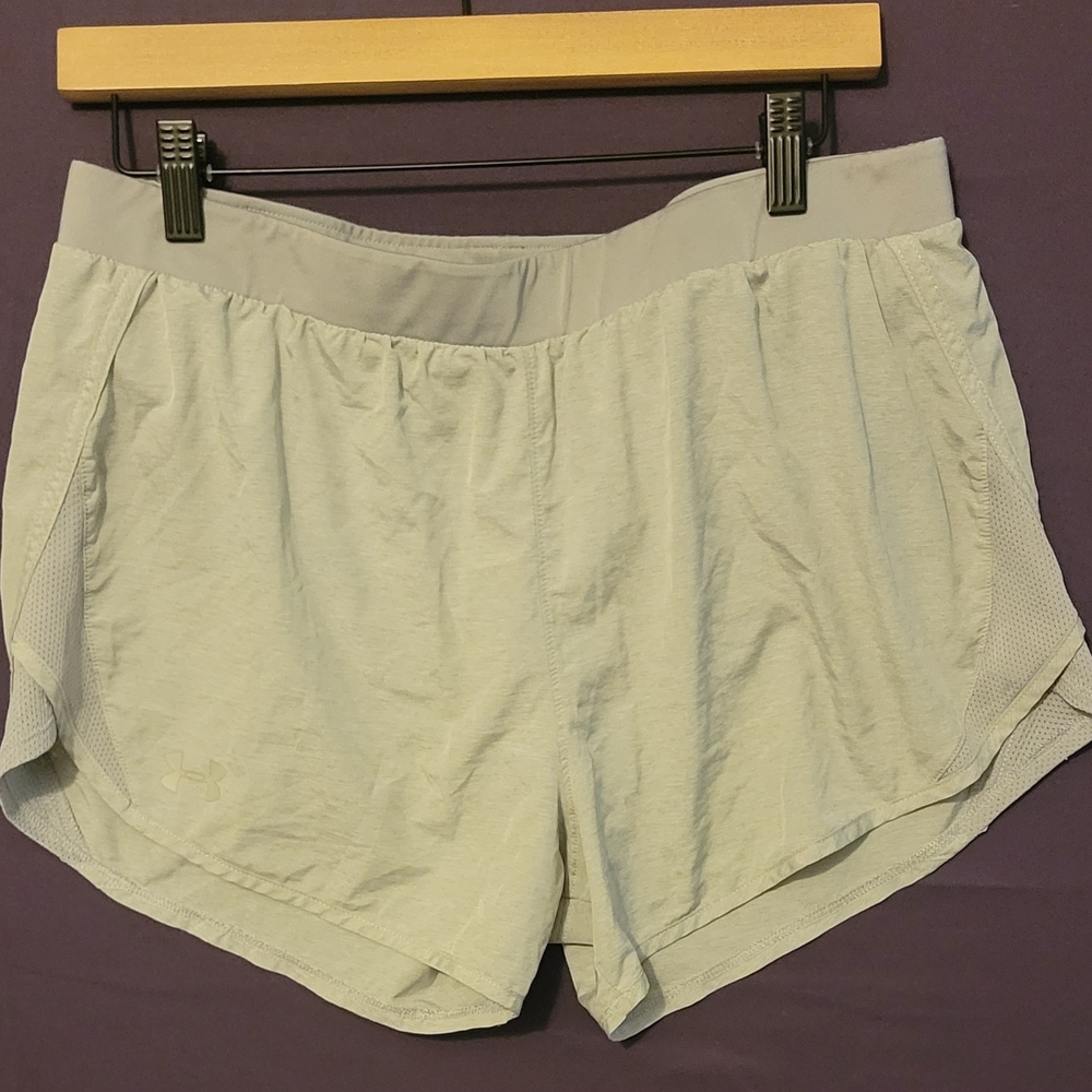 Womens Under Armour Light Gray Performance Shorts. Loose Fit. Size Large